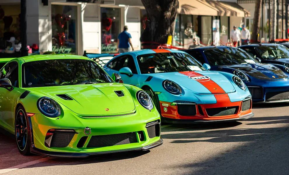 Cars on 5th 2026: 750+ ikon v centru Naples a Porsche aukce naživo