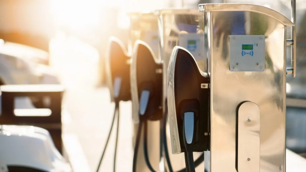 Elektromobilita v roce 2025: trendy, výzvy a příležitosti pro EV a nabíjení
